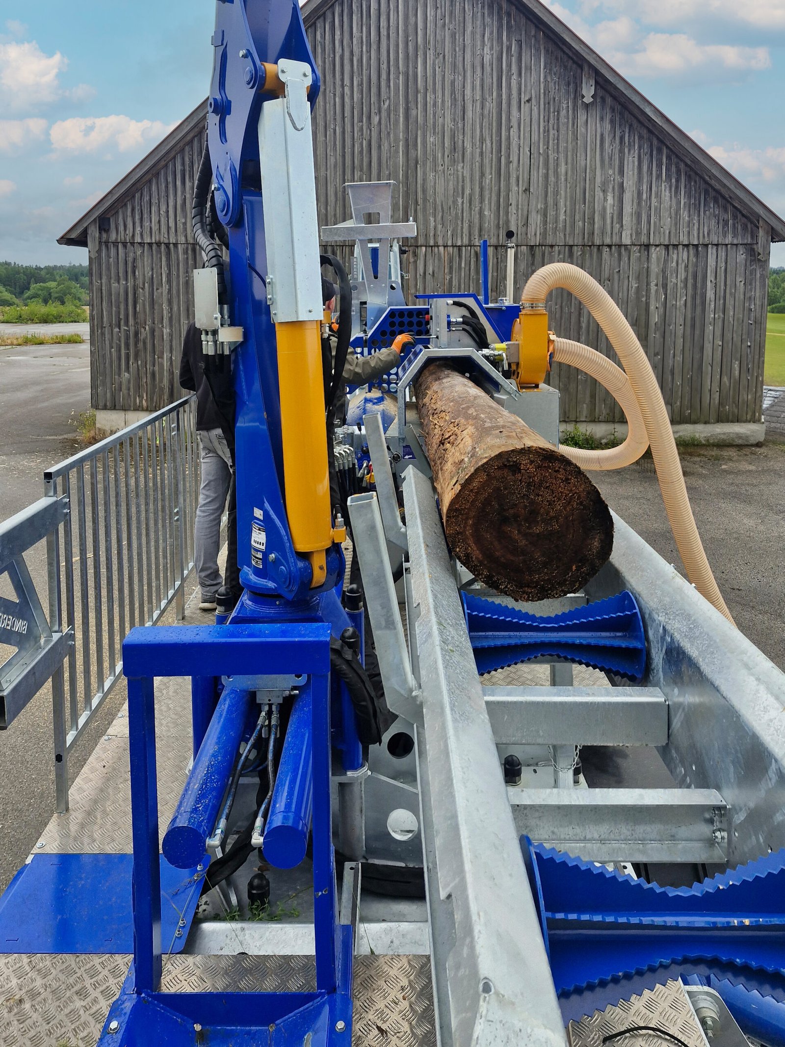 SSP-450-mit-Kran-und-Fahrwerk_location-04-scaled-1.jpg